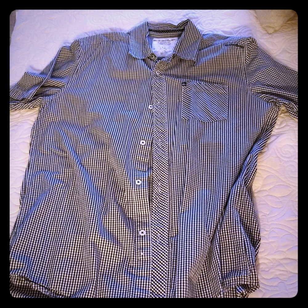 Large Quicksilver black and white button up